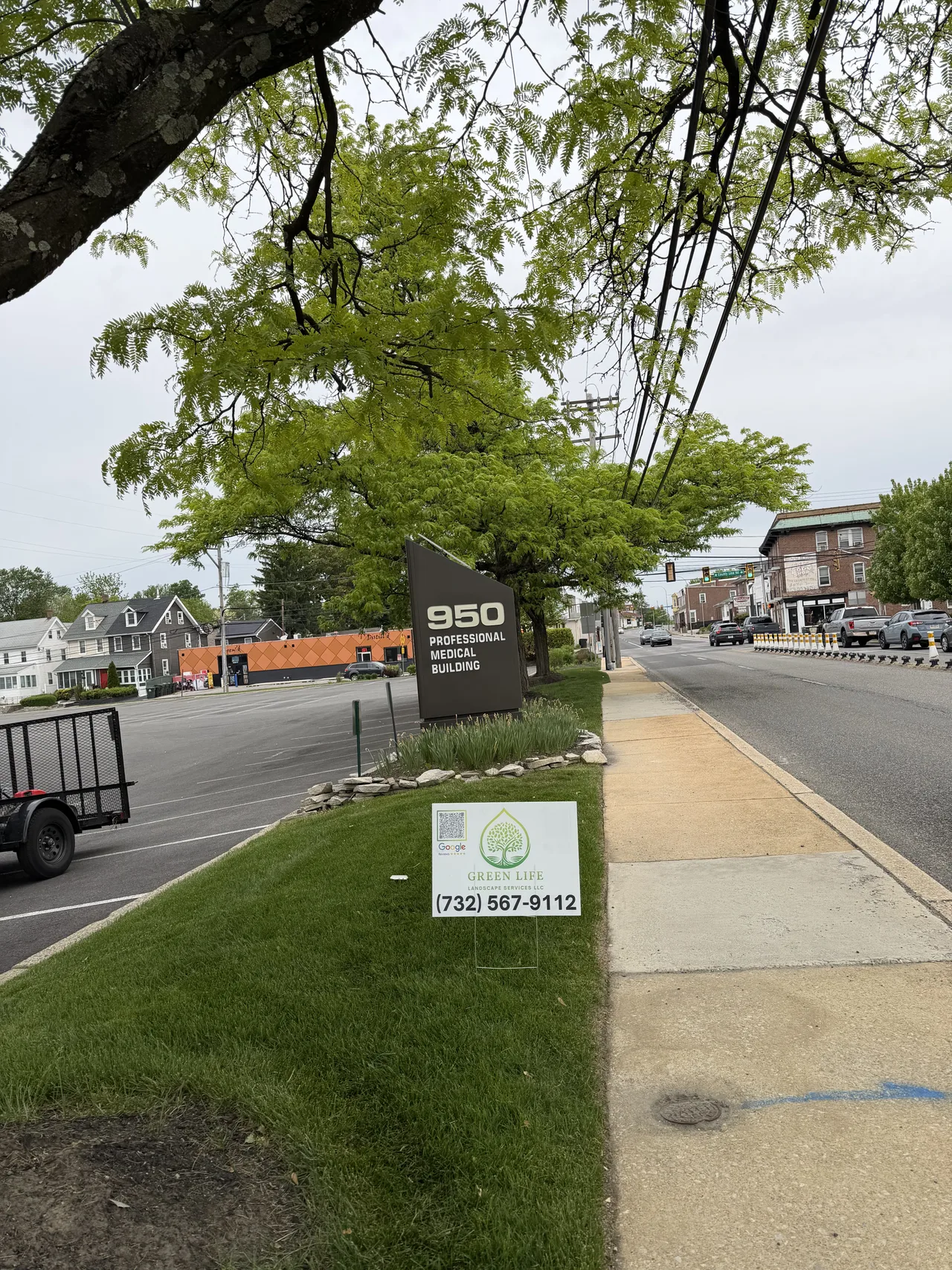 Commercial grounds maintenance at professional medical building Delaware County Pennsylvania by Green Life Landscape