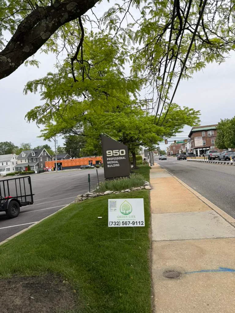Commercial property lawn maintenance in Havertown PA by Green Life Landscape Services